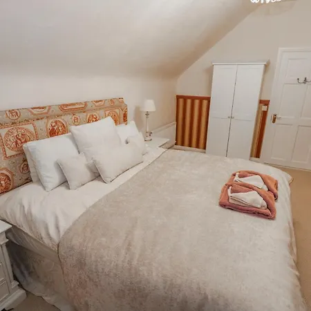 Brookwood Cottage Cong
